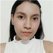 Profesor imparte clase a primaria básica